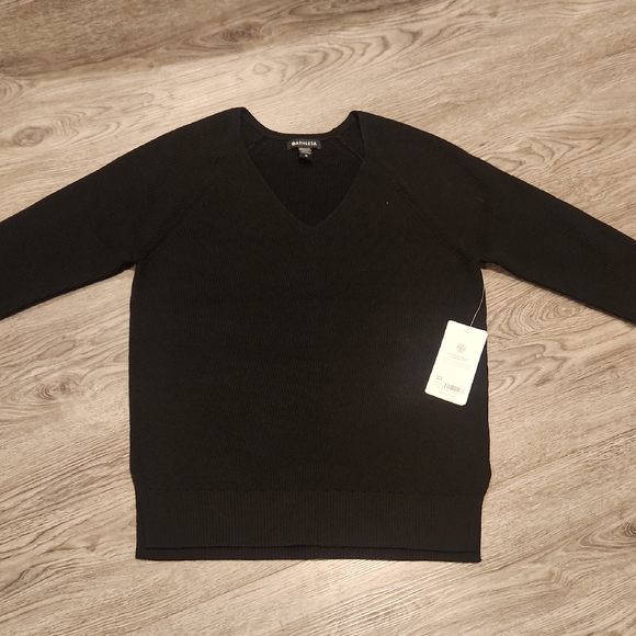 Athleta Sweaters - NWT- Athleta Hanover V-Neck Sweater- M